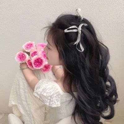 三个摩登女性